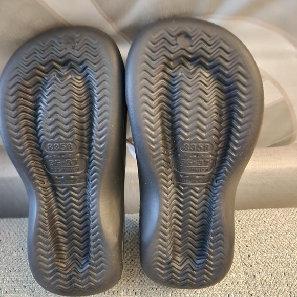 Fila Black and Red PLATFORM Slide Sandals - Picture 3 of 5